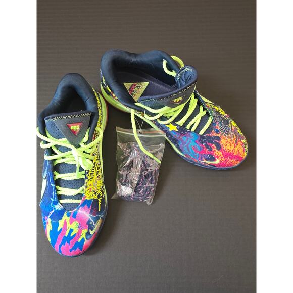 Nike LeBron James XXII (22) Bryce\'s World Limited Rare sz 6.5 (men) main image 6